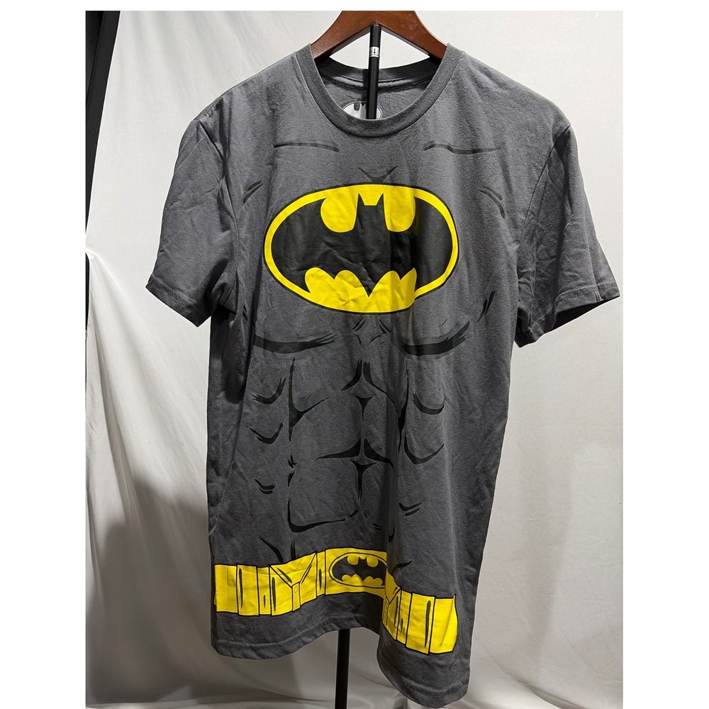 Batman Costume T-Shirt Mens Medium Gray Detachable Cape DC Comics Superhero Tee